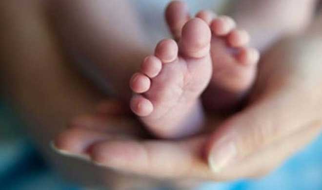 जन्म के दौरान धड़ से... जन्म के दौरान धड़ से...- Khabar IndiaTV