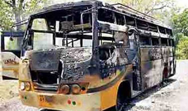 नक्सलियों ने यात्री... नक्सलियों ने यात्री...- Khabar IndiaTV