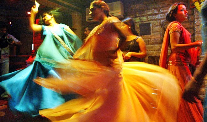 'डांस बारों को 2... 'डांस बारों को 2...- India TV